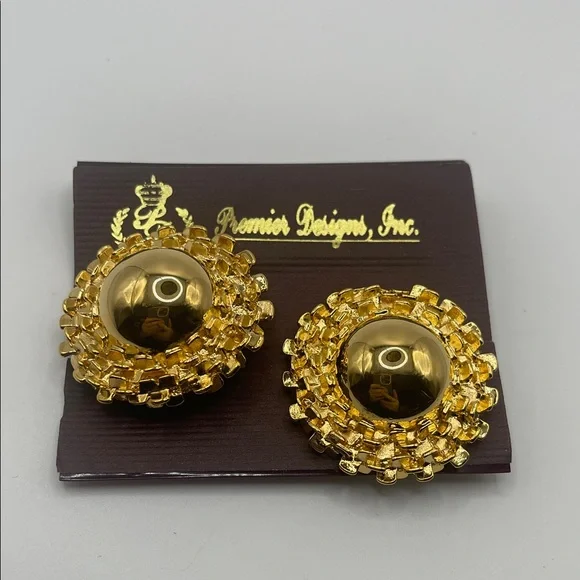 NWT PREMIER DESIGNS Vintage Gold Clip On Earrings - Picture 1 of 3